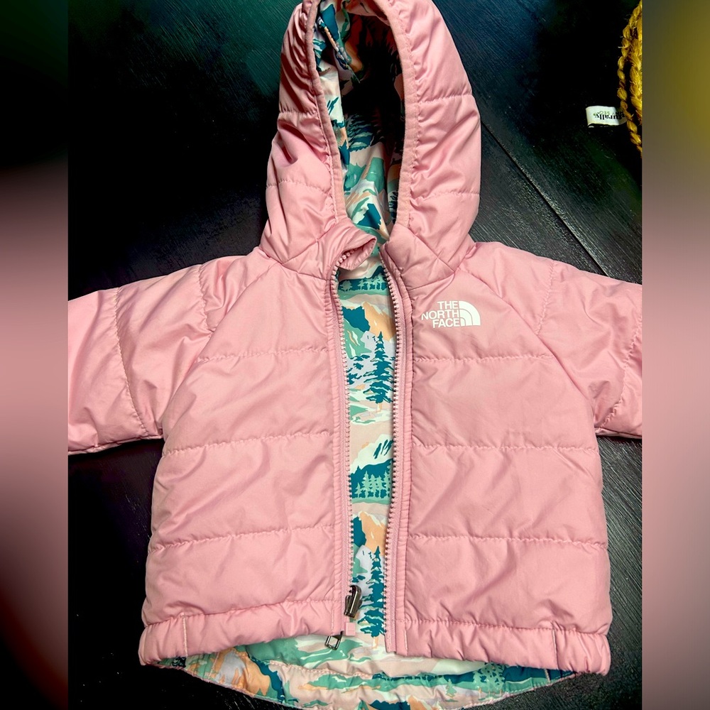 The north face 3-6 months jacket reversible . Like new .